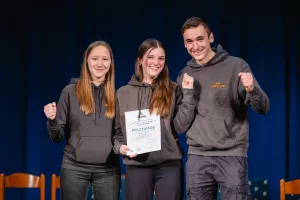 Zmagovalna ekipa (od leve): Andreja Krajnik, Neža Stržinar in Andrej Prevodnik / Foto: Nik Bertoncelj