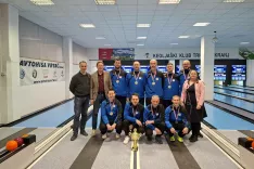 Na fotografiji so spredaj: Tadej Uranič, Moko &Scaron;teržaj, Grega Bajželj in Miha Uranič, zadaj so z leve: Boris Vehovec predsednik KK Triglav, Zoran Moj&scaron;kerc predsednik KZS, Davor Sobočan, Franci Veli&scaron;ček, Tomaž Žvanut, Žiga Požar, Ale&scaron; Blaž in Manja Zorko podžupanja Kranja. Na fotografiji manjkata Jure Eržen in Denis Pa&scaron;ič.&nbsp; / Foto: Arhiv Kk Triglav Kranj