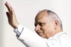 V svetu, polnem konfliktov, se ljudje nasilja navadijo in se z njim sprijaznijo, je opozoril papež. / Foto: Ansa / Sta