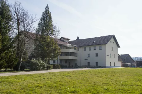 Občina za milijon do samostana