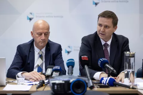 Državna volilna komisija (DVK): predsednik Peter Golob in direktor Igor Zorčič / Foto: Tine Eržen/sta