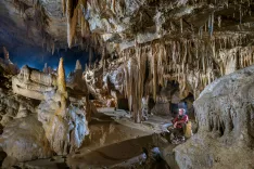 Novoodkrita Jurečeva jama v Žireh skriva pravo podzemno bogastvo. / Foto: Matej Zalokar