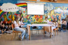 Otro&scaron;ki parlament v O&Scaron; Straži&scaron;če in Andrej &Scaron;ifrer / Foto: Primož Pičulin