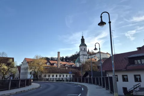 Za petino več turistov