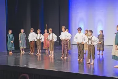 Folklorna skupina Thin na odru Doma kulture Kamnik / Foto: A2m Vision