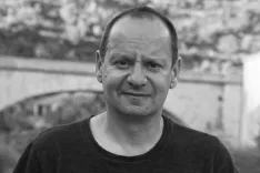 Mednarodni odvetnik in pisatelj Philippe Sands (1960), raziskovalec vojnih zločinov, zločinov proti človečnosti in genocidov. / Foto: Wikipedija