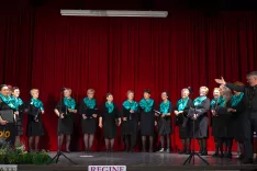 Članice Ženskega pevskega zbora Regine so s pesmijo tudi letos na Kokrico prinesle pomladno vedrino. / Foto: Matic Zorman