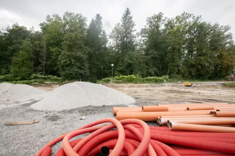 Investiranje zaostajalo