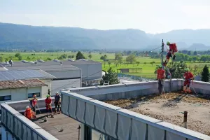 PGD Begunje je v praznovanje 140-letnice delovanja vključilo tudi izvedbo skupne požarne vaje s podjetjem Elan. / Foto: Katja Kobe (arhiv Elana) / Foto: 