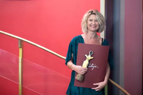 Vesna Pernarčič ob prejemu nagrade Julija v Pre&scaron;ernovem gledali&scaron;ču Kranj. Kranj, 13. 09. 2025 / Foto: Matic Zorman