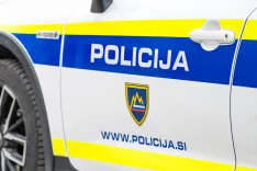 Simbolična fotografija policijski avto Slovenska policija / Foto: Nik Bertoncelj