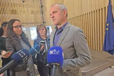 Direktor TNP Uro&scaron; Brežan: &raquo;Z župani smo potrdili skupno zavezo in skupni interes, da je soteska Vintgar odprta za obiskovalce ter da se v njej vzpostavi zakonito stanje.&laquo; / Foto: Ur&scaron;ka Peternel