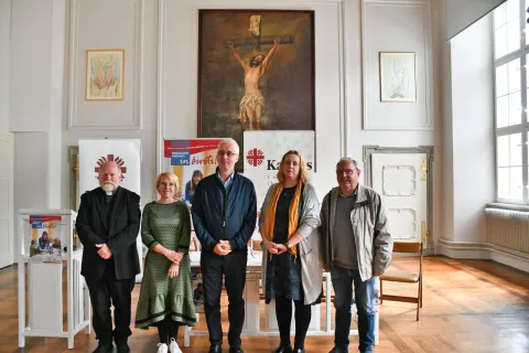 Sodelujoči na predstavitvi dobrodelne akcije Pomagajmo preživeti in živeti / Foto: Slovenska Karitas