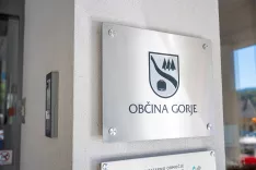 Simbolična fotografija Občina Gorjeobčinska stavba Gorje / Foto: Nik Bertoncelj