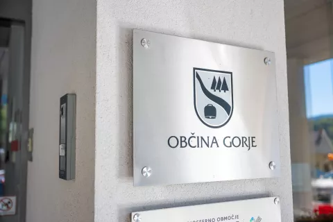 Simbolična fotografija Občina Gorjeobčinska stavba Gorje / Foto: Nik Bertoncelj