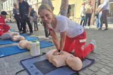 Območna enota Združenja Rdečega križa je med drugim prikazala postopke oživljanja. / Foto: Klara Mrak