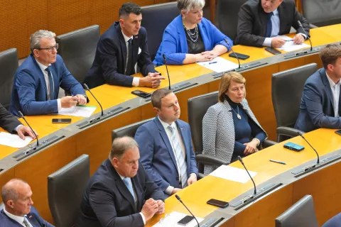 Državni zbor je v ponedeljek potrdil zakon o interventnih ukrepih za razvoj Slovenije. Fotografija je simbolična. / Foto: Matic Zorman