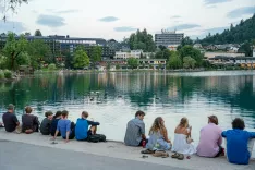 Lučke na Blejskem jezeruBlejska promenada Simbolična fotografija Občina Bled / Foto: Nik Bertoncelj