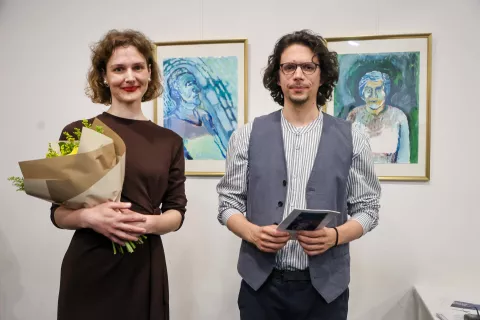 34 dnevi Makedonsko dru&scaron;tvo sv. Ciril in Metod obisk predsednica Makedonije Gordana Siljanovska Davkova na fotografiji akademska slikarka Jasmina Grudnik in Domen Dimovski / Foto: Tina Dokl