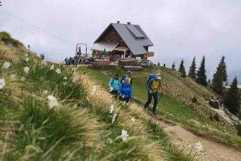 Koča na Golici z novo streho. / Foto: janko rabič