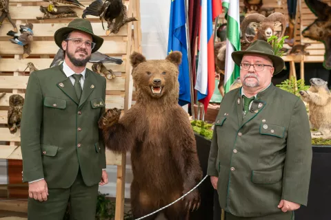 Osem desetletij lovskih družin