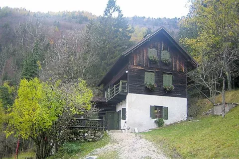 Dom na Čem&scaron;eniku začasno zaprt