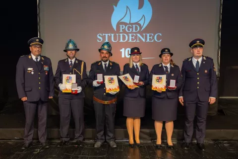 Na slavnostni akademiji so podelili tudi priznanja in odlikovanja zaslužnim članom Prostovoljnega gasilskega dru&scaron;tva Studenec ter posameznikom, ki so pomembno zaznamovali razvoj gasilstva v domačem okolju. / / Foto: STN Burja