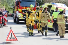 simulacija nesreča med motorjem in osebnim avtom avto motor policija gasilci motoristi re&scaron;evalci re&scaron;evalec re&scaron;evalno vozilo re&scaron;ilec poligon varna vožnja blagoslov motorjev Preddvor / Foto: Tina Dokl
