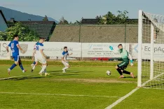 Namesto slavja je bilo v &Scaron;enčurju v soboto razočaranje. Domači nogometa&scaron;i so izgubili z Izolo in s tem tudi ostali brez napredovanja v drugo ligo. / Foto: Tina Dokl