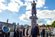 Vrnitev spomenika Usnjar &ndash; talec
