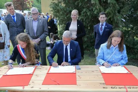 &Scaron;est desetletij prijateljstva