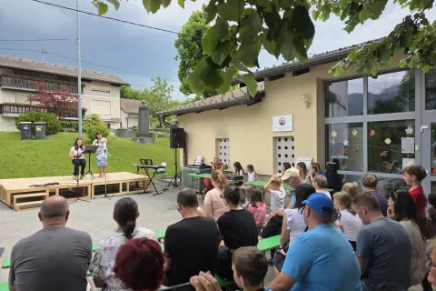Kljub dežju so prireditev Z glasbo v poletje uspe&scaron;no izpeljali do konca. / Foto: &Scaron;pela &Scaron;imenc