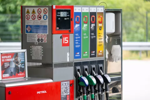 Bencinski servis Petrol avtocesta Hru&scaron;ica Jesenice smer Karavanke (AUT) / Foto: Nik Bertoncelj