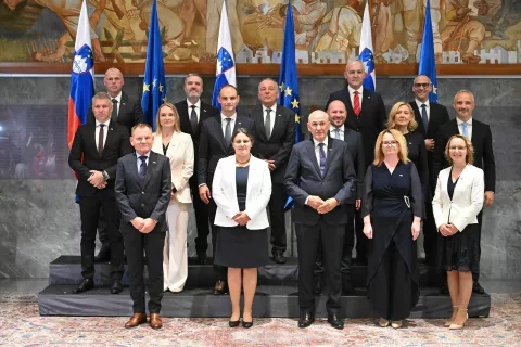 V novi vladi je ob premieru Janezu Jan&scaron;i petnajst ministrov. / Foto: Bor Slana/STA
