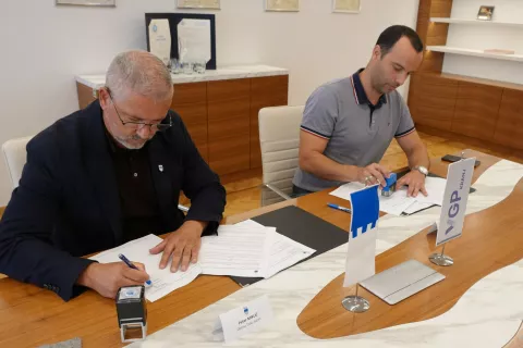 Začenja se zahtevna sanacija ceste na Reber