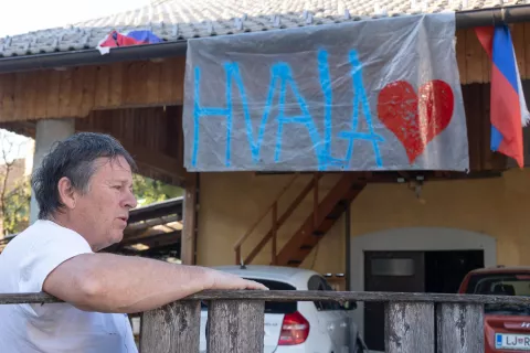&raquo;Samo da smo živi&nbsp;...&laquo;