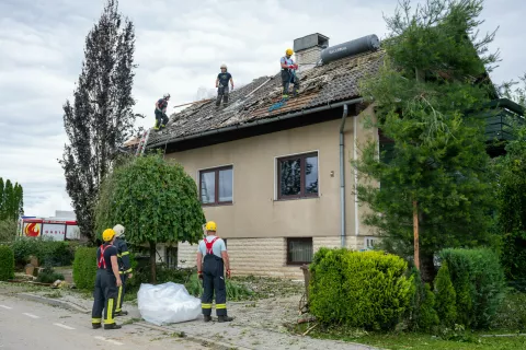 Posledice nočnega neurja v Komendi / Foto: Primož Pičulin