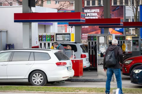 Bencinski servis Petrol občina Jesenice 9. marec 2026 (pred podražitvijo)Simbolična fotografija bencinska postaja Petrol in tankanje / Foto: Nik Bertoncelj