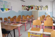 Re&scaron;evanje prostorske stiske: prizidek ali nova &scaron;ola