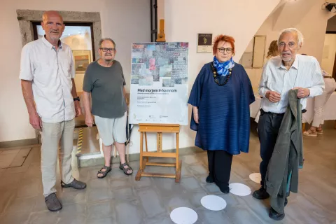Odprtje razstave Med morjem in kamnom v Galeriji Pre&scaron;ernovih nagrajencev Kranj / Foto: Primož Pičulin