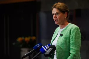 Predsednik stranke Fokus Marko Lotrič in generalna sekretarka Fokusa Monika Kirbi&scaron; Rojs sta vložila kazensko ovadbo zoper predsednico komisije za nadzor javnih financ Alenko Bratu&scaron;ek. / Foto: Tine Eržen/STA