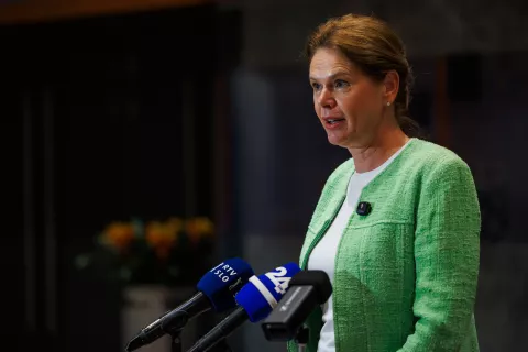 Predsednik stranke Fokus Marko Lotrič in generalna sekretarka Fokusa Monika Kirbi&scaron; Rojs sta vložila kazensko ovadbo zoper predsednico komisije za nadzor javnih financ Alenko Bratu&scaron;ek. / Foto: Tine Eržen/STA