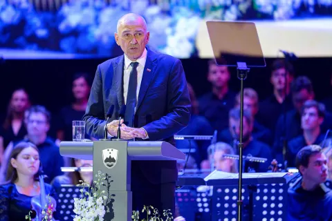 Ljubljana, Trg republike.Državna slovesnost ob 35. obletnici razglasitve samostojnosti in neodvisnosti RS.Predsednik vlade Janez Jan&scaron;a. / Foto: Jure Makovec/STA