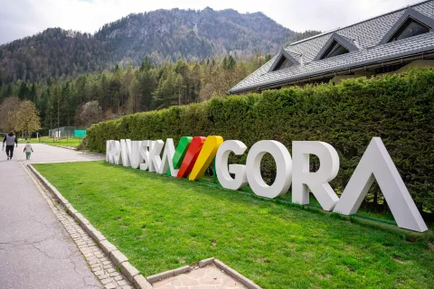 Simbolična fotografija občina Kranjska Gora napis / Foto: Nik Bertoncelj