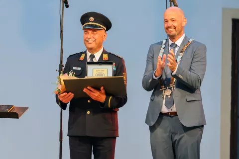 občinska proslava ob občinskem prazniku občine &Scaron;kofja loka Metod Jamnik Zlati grb in Tine Radinja župan / Foto: Tina Dokl
