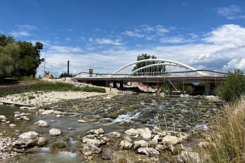 Gradnja novega mostu čez Kamni&scaron;ko Bistrico / Foto: Ale&scaron; Senožetnik
