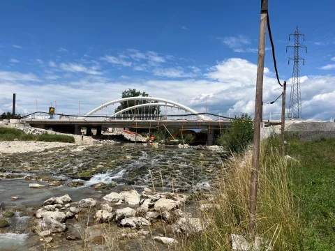 Gradnja novega mostu čez Kamni&scaron;ko Bistrico / Foto: Ale&scaron; Senožetnik