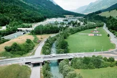 V sklopu del so obnovili most čez Savo Dolinko, nadvoz in cesti&scaron;če. / Foto: posnetek zaslona Dars