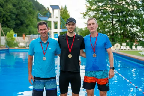 36. jeseni&scaron;ki akvatlon 2026Bazen Ukova Jesenice 8. julij 2026Udeleženci / zmagovalci:z leveGaber &Scaron;orn - 2. mesto Aljaž Slapar - 1. mestoEsmir Jusić - 3. mesto / Foto: Nik Bertoncelj