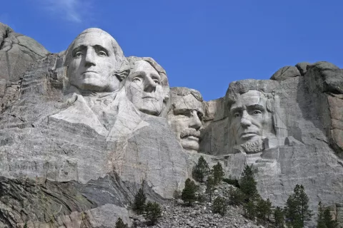 Portreti slovitih ameri&scaron;kih predsednikov v granitni gori Rushmore v Južni Dakoti. Z leve: Washington, Jefferson, Roosevelt in Lincoln. / Foto: Wikipedija
